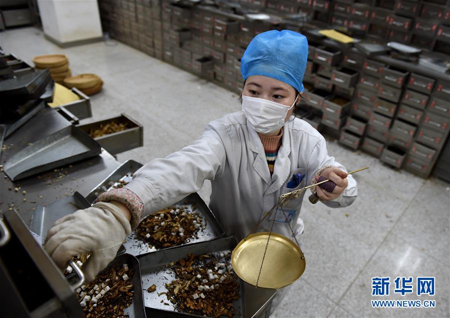 （聚焦疫情防控·圖文互動）（14）分秒必爭！一切為了治病救人——中國抗疫生命至上的生動實踐