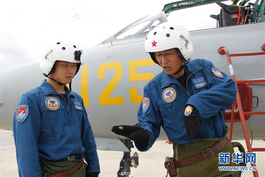 （圖文互動(dòng)）（6）5290小時(shí)！中國(guó)空軍殲擊機(jī)飛行紀(jì)錄保持者光榮停飛