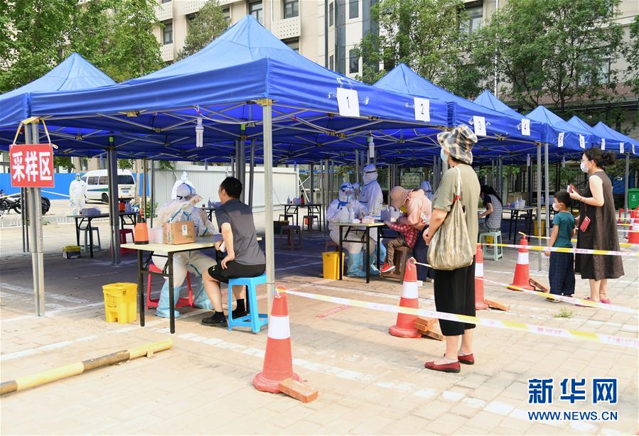 （新華全媒頭條·圖文互動(dòng)）（4）構(gòu)筑守護(hù)城市、守護(hù)生命的堅(jiān)強(qiáng)防線——北京開展大規(guī)模核酸檢測
