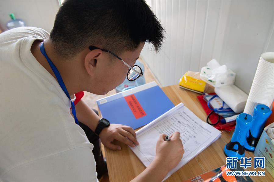 （防汛抗洪·圖文互動(dòng)）（4）在大堤上成長(zhǎng)，為人民守護(hù)——洪水中的青年“生力軍”