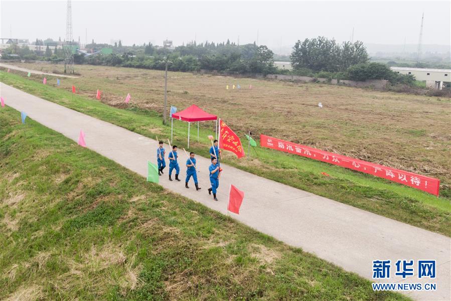 （防汛抗洪·圖文互動(dòng)）（7）在大堤上成長(zhǎng)，為人民守護(hù)——洪水中的青年“生力軍”