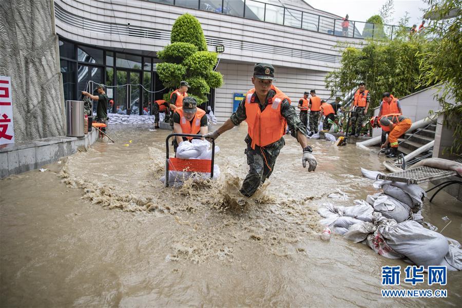 （防汛抗洪·圖文互動）（4）筑起防大汛的堅強防線——重慶防御長江、嘉陵江過境洪峰現(xiàn)場記錄