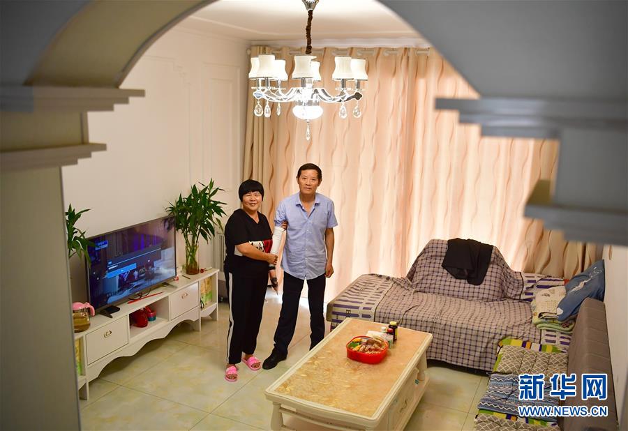 （走向我們的小康生活·圖文互動）（2）“樓上過日子，樓下賺票子”——來自陜西安康的易地扶貧搬遷一線觀察