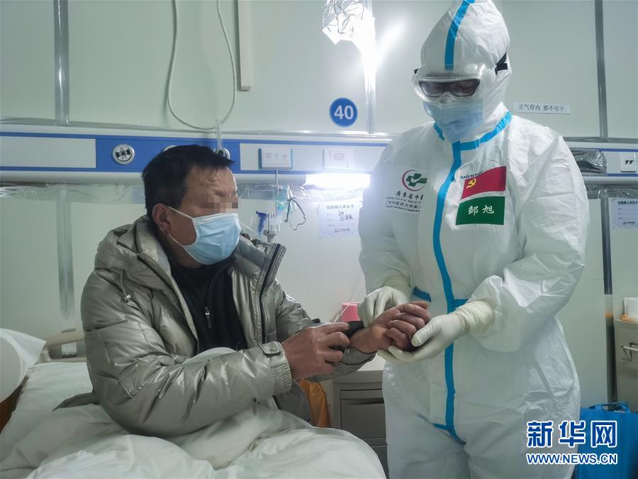 （抗疫一線醫(yī)務(wù)人員英雄群體·圖文互動）（2）合力護航生命之舟——遼寧、上海、廣東等醫(yī)療隊聯(lián)手決戰(zhàn)雷神山