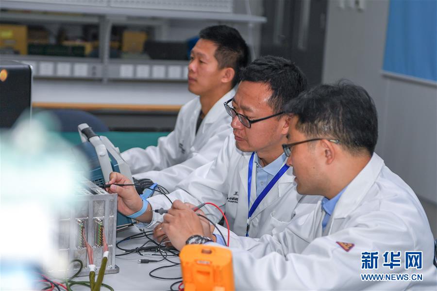 （在習(xí)近平新時代中國特色社會主義思想指引下——新時代新作為新篇章·習(xí)近平總書記關(guān)切事·圖文互動）（2）終不悔為國為民，攀高峰只爭朝夕——來自科學(xué)家們的動人故事