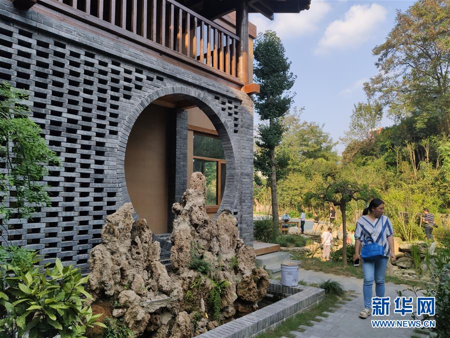 （走向我們的小康生活·圖文互動）（1）游客來了，小康近了——生態(tài)旅游引領(lǐng)湖北山區(qū)蝶變二三事