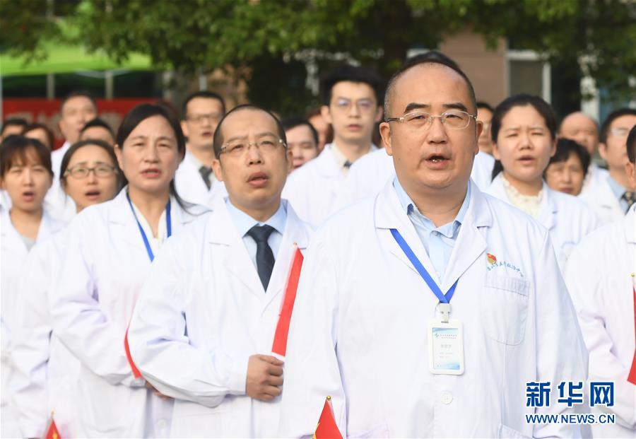 （抗疫先進(jìn)事跡·圖文互動(dòng)）（2）張定宇：疫情“暴風(fēng)眼”里，“漸凍”之軀與時(shí)間賽跑