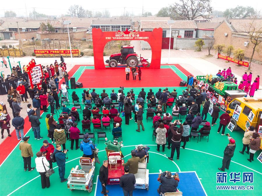 （五中全會精神在基層·圖文互動）（1）天津、福建、廣東、云南等地創(chuàng)新形式讓黨的十九屆五中全會精神“飛入尋常百姓家”