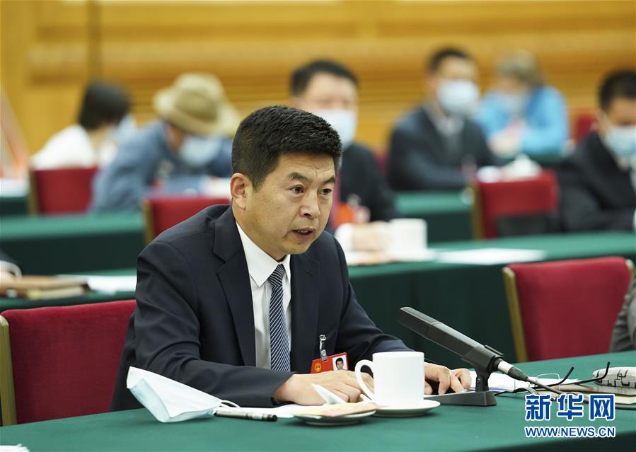 （新華全媒頭條·圖文互動）（5）從人民中汲取磅礴力量——習(xí)近平總書記同出席2020年全國兩會人大代表、政協(xié)委員共商國是紀(jì)實