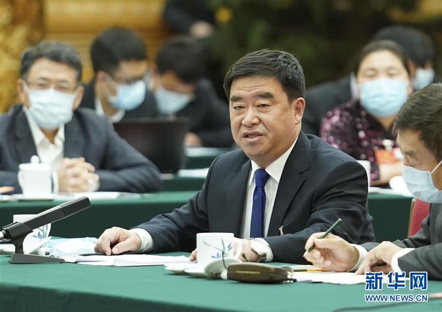 （新華全媒頭條·圖文互動）（6）從人民中汲取磅礴力量——習(xí)近平總書記同出席2020年全國兩會人大代表、政協(xié)委員共商國是紀(jì)實