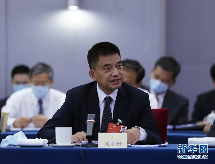 （新華全媒頭條·圖文互動）（10）從人民中汲取磅礴力量——習(xí)近平總書記同出席2020年全國兩會人大代表、政協(xié)委員共商國是紀(jì)實