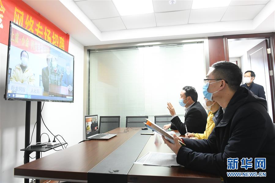 （新華全媒頭條·圖文互動）（18）從人民中汲取磅礴力量——習(xí)近平總書記同出席2020年全國兩會人大代表、政協(xié)委員共商國是紀(jì)實