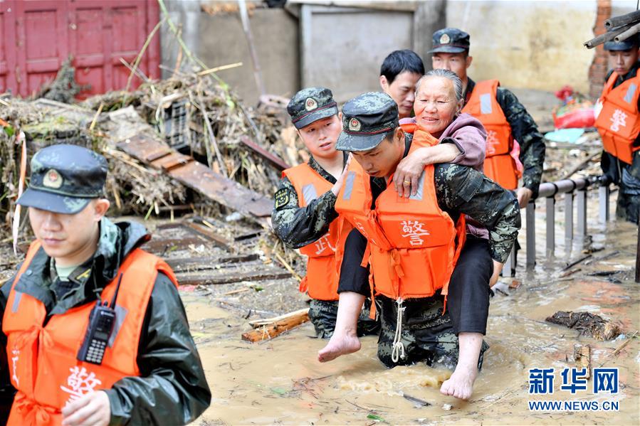 （新華全媒頭條·圖文互動）（5）沿著中國特色強軍之路闊步前進——黨中央、中央軍委領(lǐng)導(dǎo)推進國防和軍隊建設(shè)70年紀實