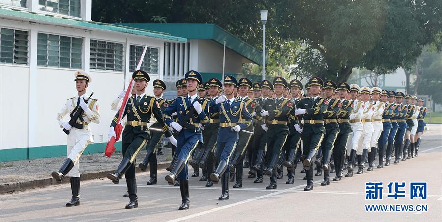（圖文互動）（5）“我和我的祖國，一刻也不能分割”——解放軍駐香港部隊與市民共同慶祝國慶70周年見聞
