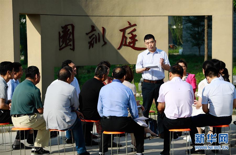 （新華全媒頭條·圖文互動）（10）開啟法治中國新時代——以習(xí)近平同志為核心的黨中央推進(jìn)全面依法治國紀(jì)實(shí)