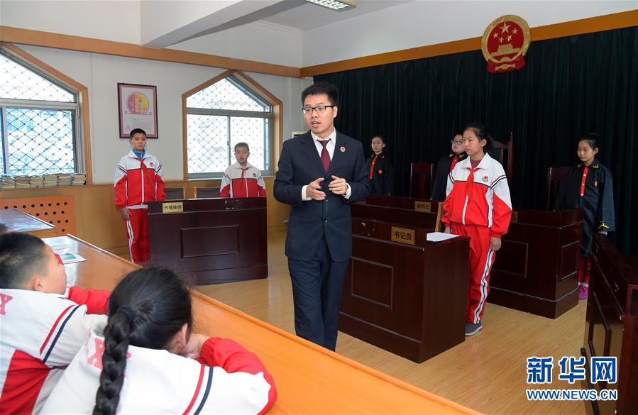 （新華全媒頭條·圖文互動）（1）開啟法治中國新時代——以習(xí)近平同志為核心的黨中央推進(jìn)全面依法治國紀(jì)實(shí)