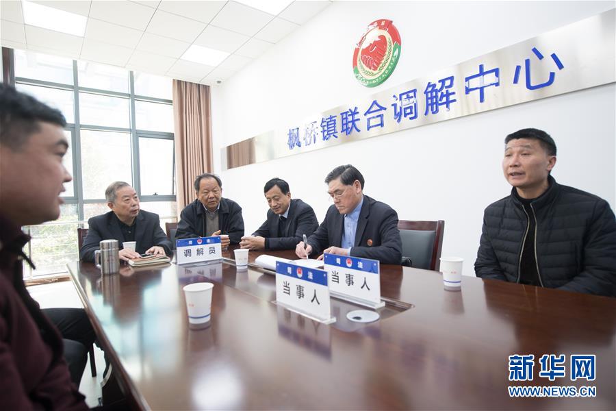 （新華全媒頭條·圖文互動）（7）開啟法治中國新時代——以習(xí)近平同志為核心的黨中央推進(jìn)全面依法治國紀(jì)實(shí)