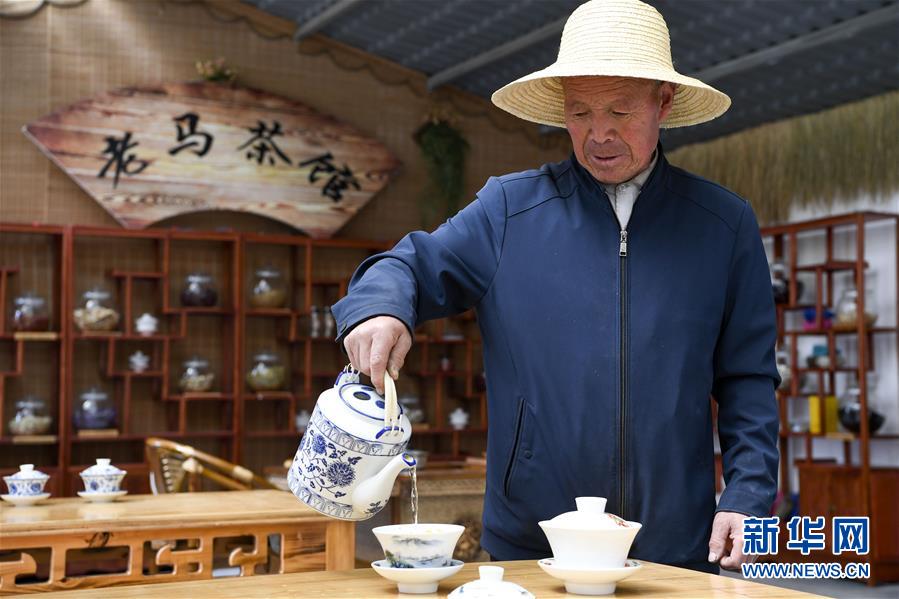 （新華全媒頭條·圖文互動(dòng)）（5）初夏，循著總書記的腳步探訪產(chǎn)業(yè)扶貧新事