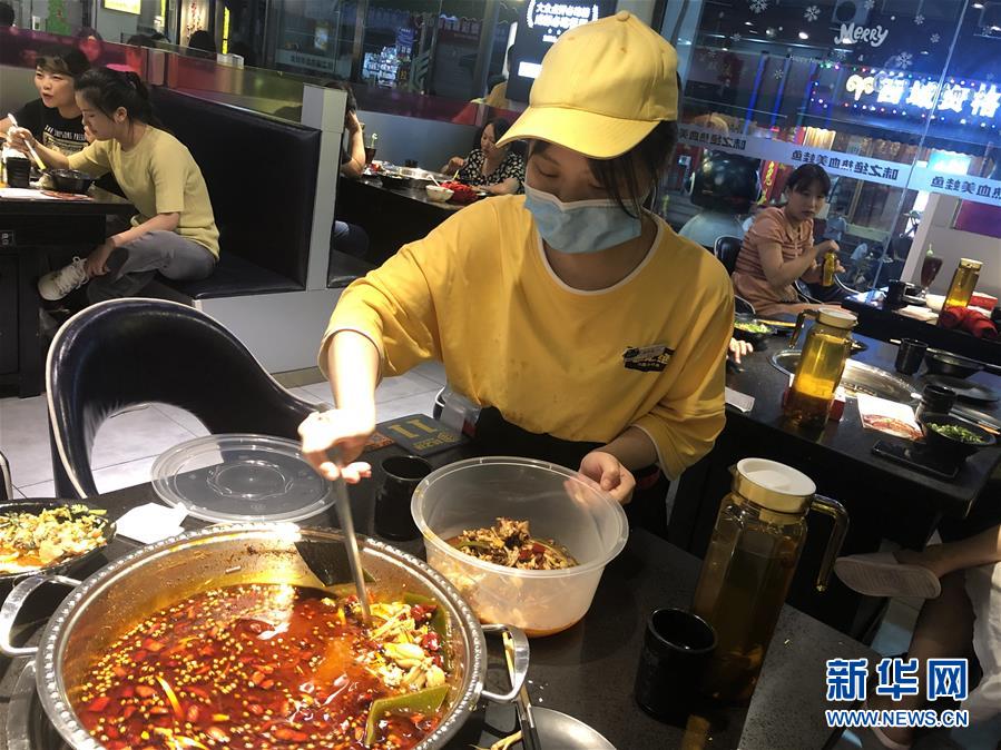 （在習近平新時代中國特色社會主義思想指引下——新時代新作為新篇章·習近平總書記關切事·圖文互動）（1）珍惜盤中餐，狠剎浪費風——各地積極行動堅決制止餐飲浪費