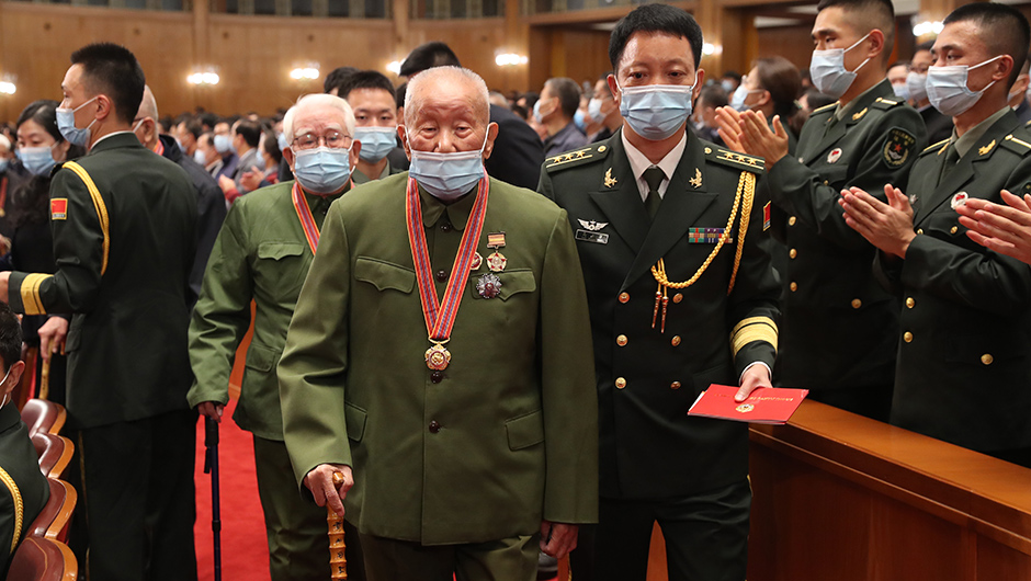 志愿軍老戰(zhàn)士、老同志入場