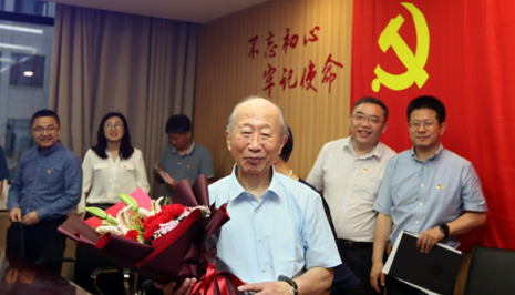 新黨員陳振新：“雖已耄耋，紅心向黨！”