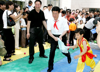 “為民、務(wù)實(shí)、清廉”——記中共中央政治局常委張高麗