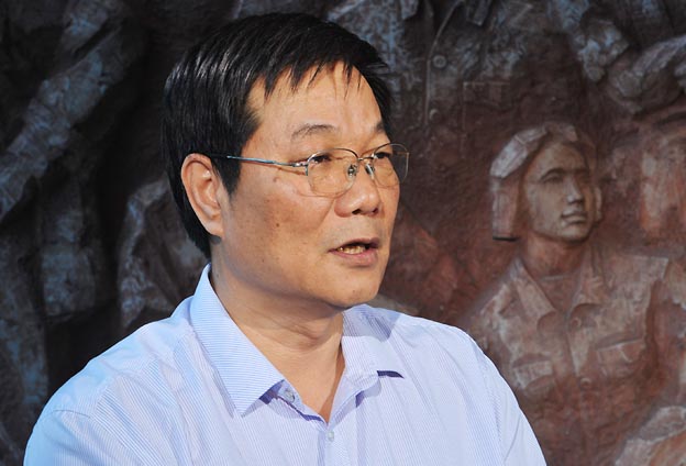 我們把黨的政治優(yōu)勢和現(xiàn)代企業(yè)制度優(yōu)勢結(jié)合起來，建立完善決策、執(zhí)行、監(jiān)督三個(gè)體系。