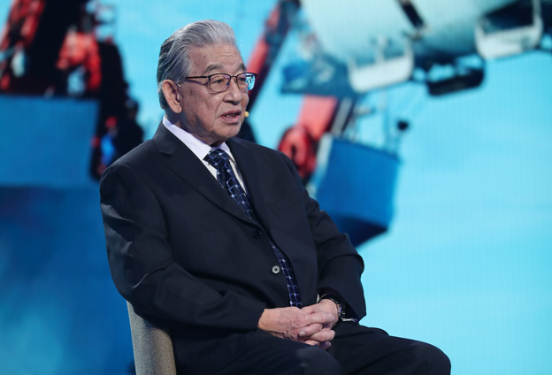 中華民族實(shí)現(xiàn)了可上九天攬?jiān)?，可下五洋捉鱉的宏偉夙愿