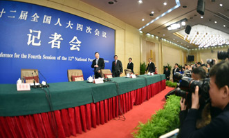 尚福林、劉士余、項(xiàng)俊波等步入會(huì)場