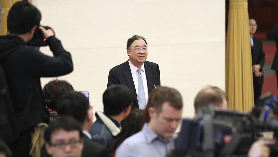 馬曉偉步入“部長通道”，準備接受采訪
