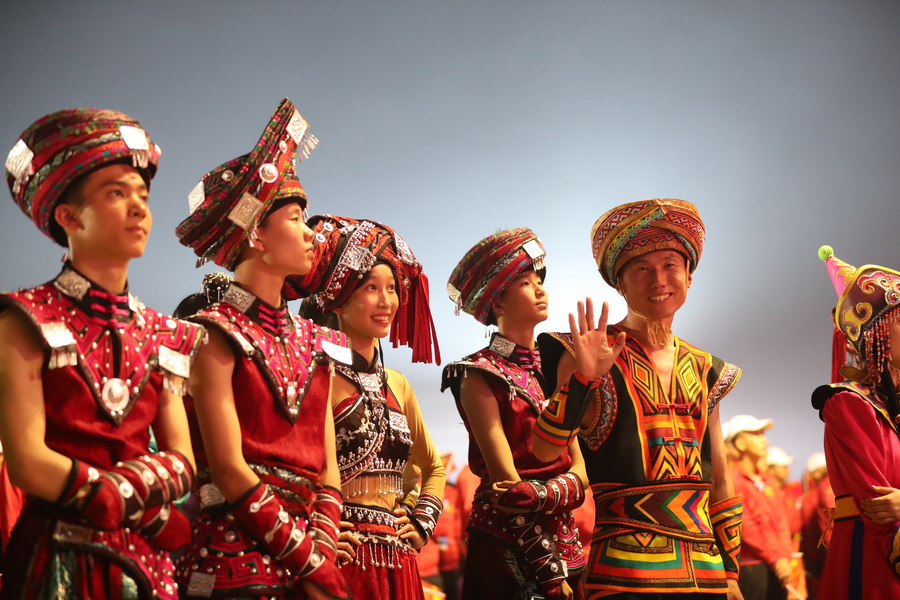 好兒好女好家園，齊心奔小康，共圓中國夢