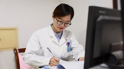有才！這位女醫(yī)生自創(chuàng)說(shuō)唱視頻，讓科普更“接地氣”