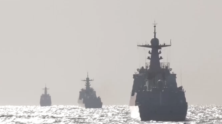 北部戰(zhàn)區(qū)海軍某艦艇訓(xùn)練中心：聚焦實戰(zhàn)！8艘新型艦艇連續(xù)多天開展海上訓(xùn)練