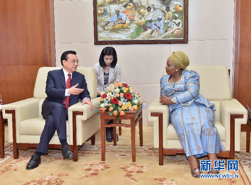 5月5日，中國國務(wù)院總理李克強(qiáng)在亞的斯亞貝巴非洲聯(lián)盟總部會見非盟委員會主席祖馬。 新華社記者李濤攝