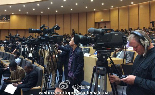 李克強(qiáng)即將在非盟總部發(fā)表演講，請(qǐng)柬“一柬難求”。圖片來(lái)源：“新國(guó)際”微博。