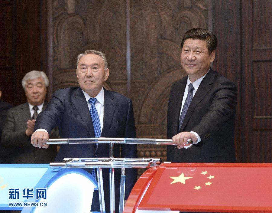 5月19日，國家主席習近平在上海同哈薩克斯坦總統(tǒng)納扎爾巴耶夫舉行會談。這是會談后，兩國元首共同出席中哈連云港物流場站項目遠程投產(chǎn)儀式。新華社記者 馬占成 攝 