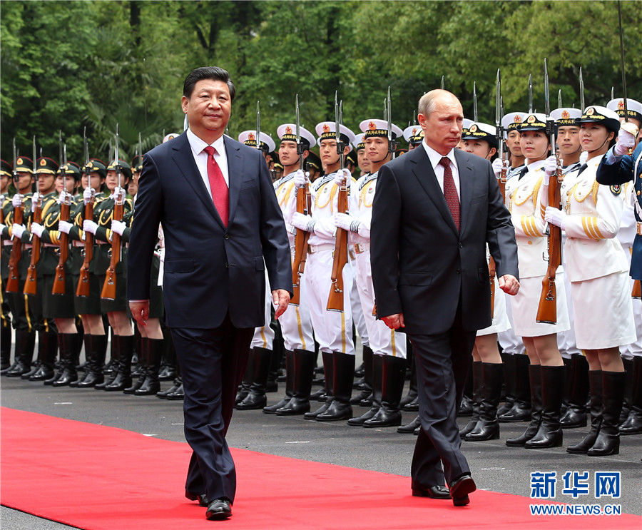 這是會談前，習近平在上海西郊會議中心廣場為普京舉行歡迎儀式。 新華社記者 龐興雷 攝 
