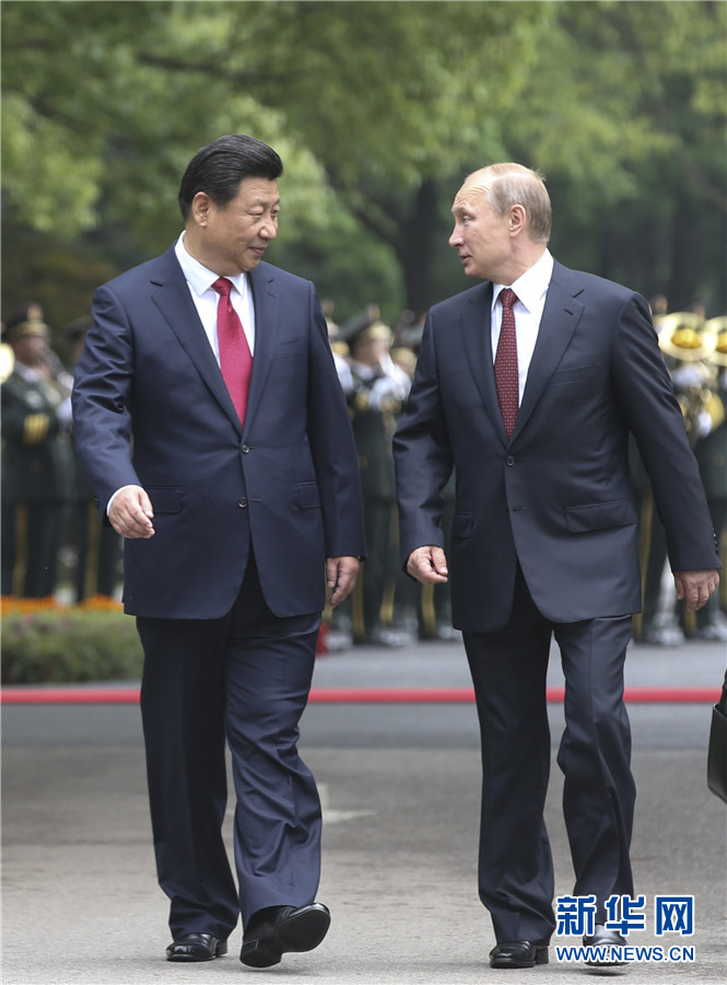 這是會談前，習近平在上海西郊會議中心廣場為普京舉行歡迎儀式。 新華社記者 蘭紅光 攝