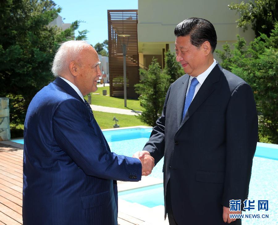 7月13日，中國國家主席習(xí)近平在希臘羅德島會見希臘總統(tǒng)帕普利亞斯。 新華社記者 蘭紅光 攝