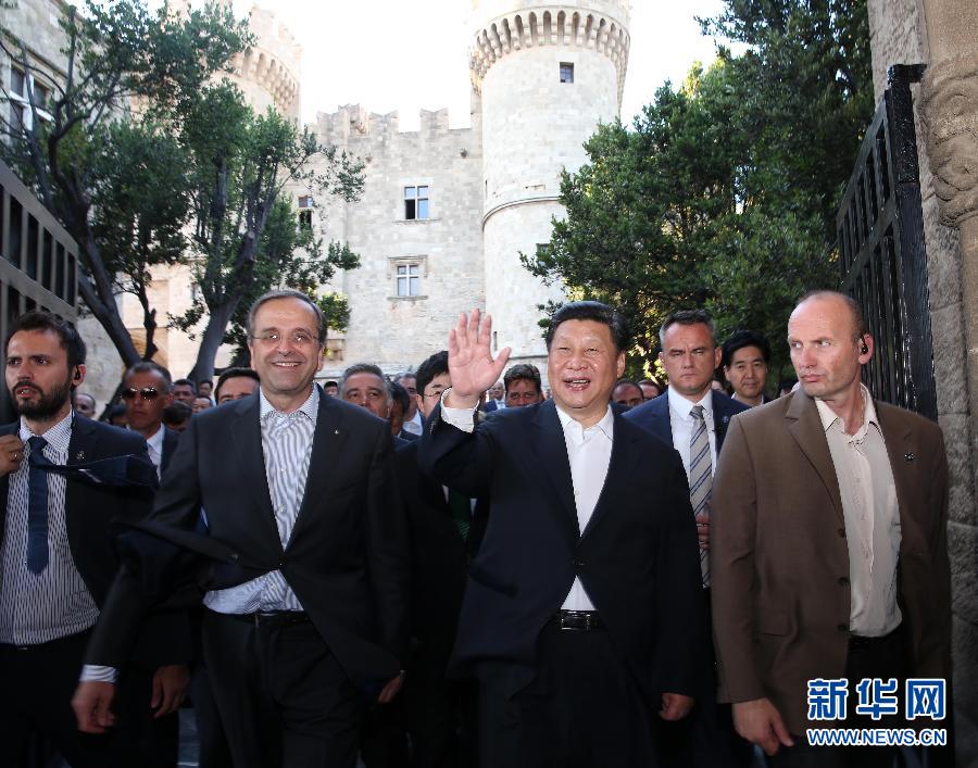 7月13日，國家主席習(xí)近平在希臘羅德島會(huì)見希臘總理薩馬拉斯。 新華社記者蘭紅光攝 