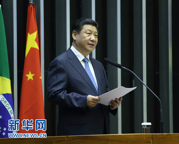 7月16日，國家主席習近平在巴西國會發(fā)表《弘揚傳統(tǒng)友好共譜合作新篇》的演講。 新華社記者 蘭紅光 攝 