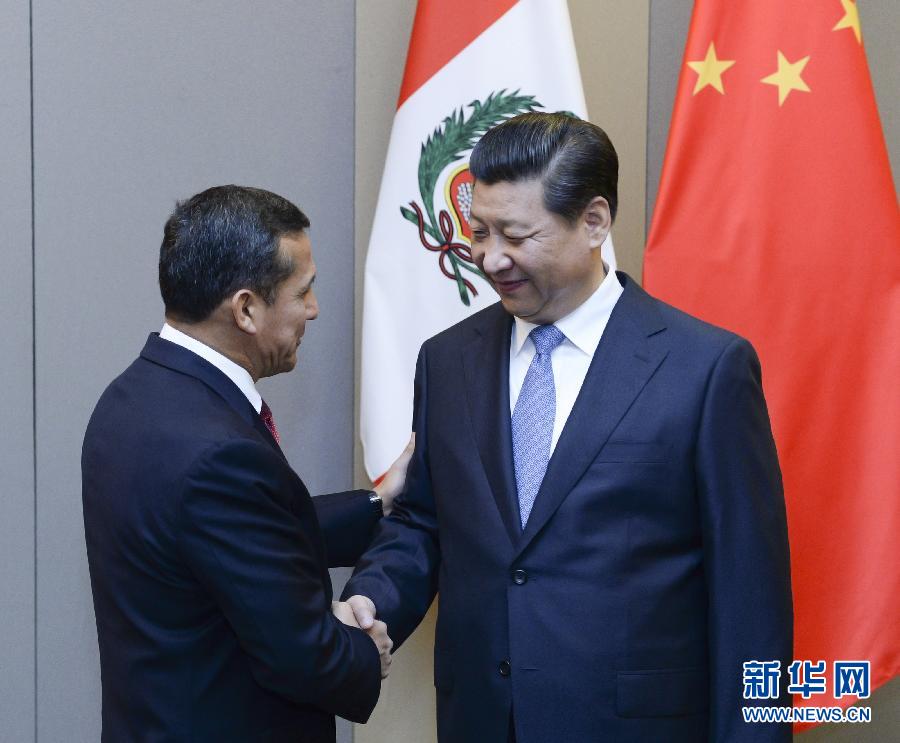 7月16日，國(guó)家主席習(xí)近平在巴西首都巴西利亞會(huì)見(jiàn)秘魯總統(tǒng)烏馬拉。新華社記者 劉建生 攝 