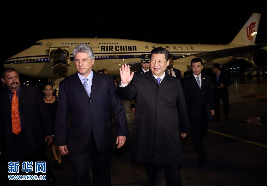 當地時間7月21日晚9時許，國家主席習近平乘坐的專機抵達哈瓦那何塞·馬蒂國際機場，開始對古巴進行國事訪問。新華社記者蘭紅光攝
