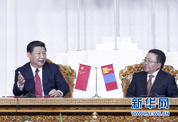 8月21日，國家主席習(xí)近平在烏蘭巴托同蒙古國總統(tǒng)額勒貝格道爾吉舉行會(huì)談。會(huì)談后，兩國元首共同會(huì)見記者。 新華社記者 鞠鵬 攝