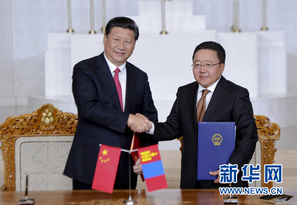 8月21日，國家主席習(xí)近平在烏蘭巴托同蒙古國總統(tǒng)額勒貝格道爾吉舉行會(huì)談。會(huì)談后，兩國元首共同簽署并發(fā)表《中華人民共和國和蒙古國關(guān)于建立和發(fā)展全面戰(zhàn)略伙伴關(guān)系的聯(lián)合宣言》。新華社記者 張鐸 攝