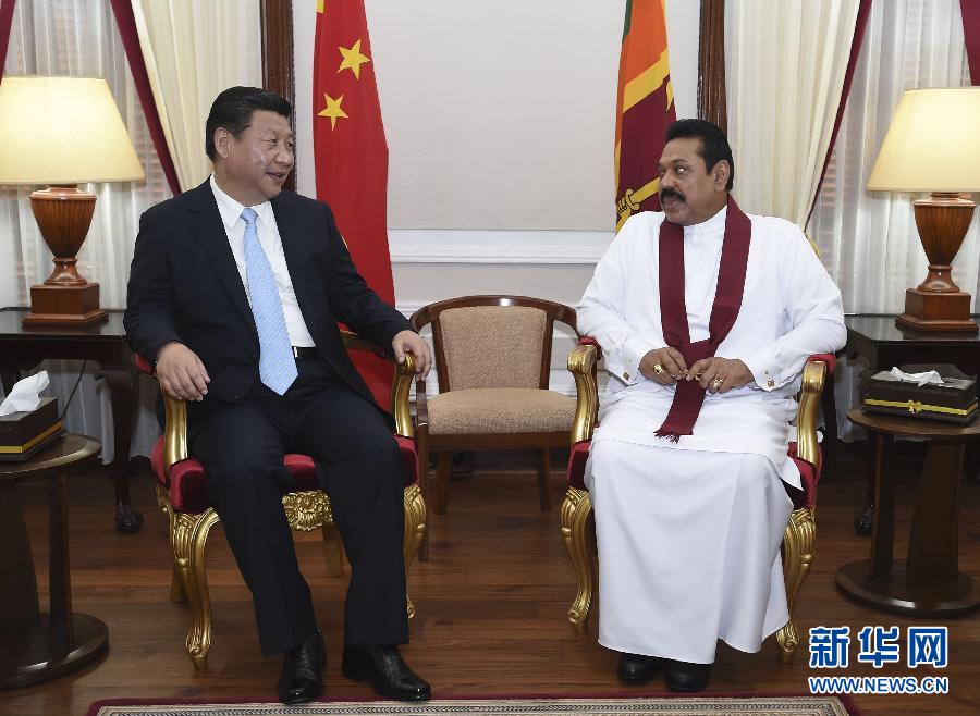 9月16日，國(guó)家主席習(xí)近平在科倫坡同斯里蘭卡總統(tǒng)拉賈帕克薩舉行會(huì)談。 新華社記者馬占成攝 
