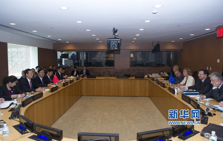  9月23日，正在紐約出席聯(lián)合國氣候峰會(huì)的國家主席習(xí)近平特使、國務(wù)院副總理張高麗在紐約聯(lián)合國總部會(huì)見歐盟委員會(huì)主席巴羅佐。新華社記者 王曄 攝 