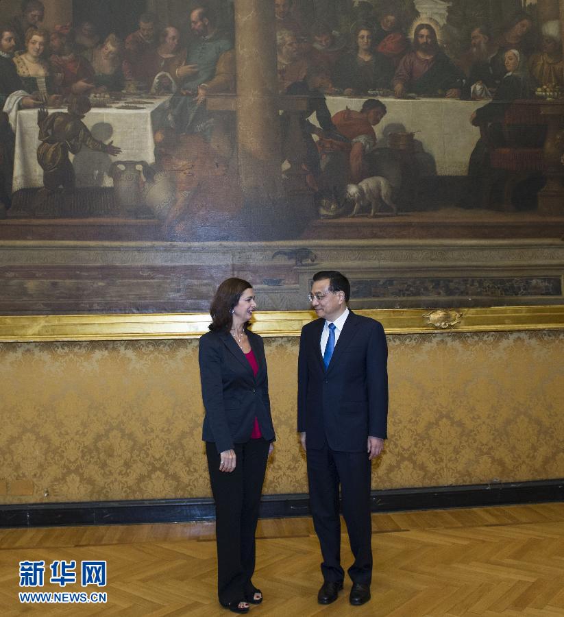 10月15日，中國國務(wù)院總理李克強(qiáng)在羅馬會見意大利眾議長博爾德里尼。 新華社記者王曄攝 