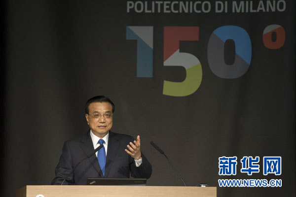 10月16日，中國國務(wù)院總理李克強在米蘭與意大利總理倫齊共同出席第五屆中意創(chuàng)新合作周大會并致辭。 新華社記者謝環(huán)馳攝