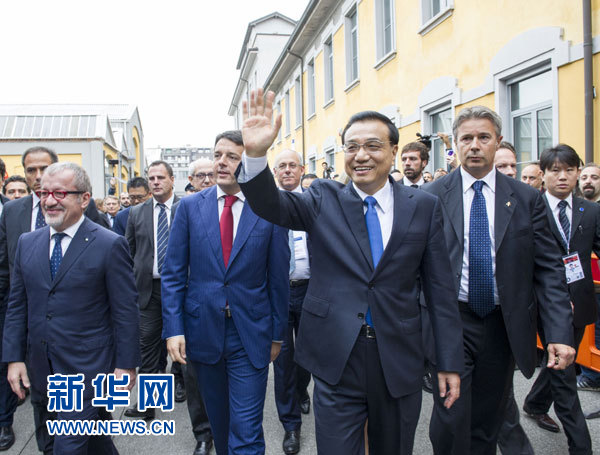 10月16日，中國國務(wù)院總理李克強在米蘭與意大利總理倫齊共同出席第五屆中意創(chuàng)新合作周大會并致辭。這是李克強抵達位于米蘭理工大學(xué)的會場。新華社記者王曄攝